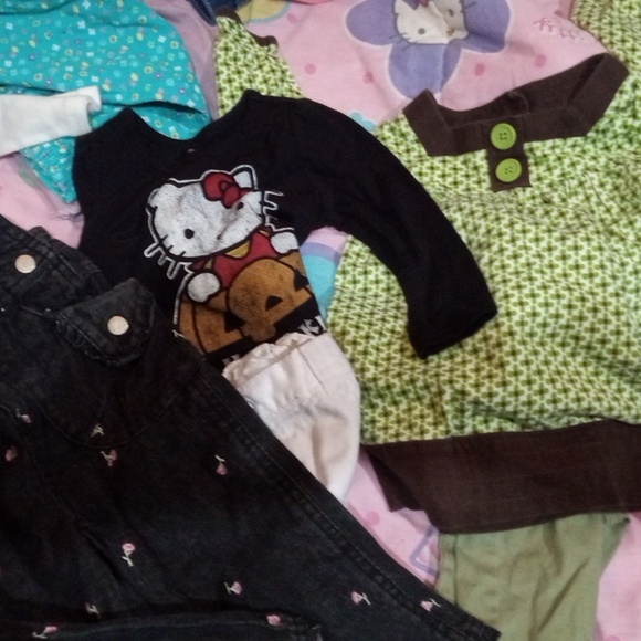 Bundle of 12 outfits and a hoodie - Picture 4 of 5